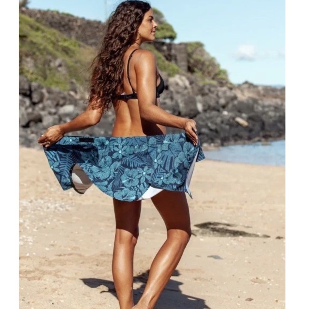 NWT RipSkirt Hawaii Maui Moonlight Active Water Repel Wrap‎ Floral Skirt Size XS